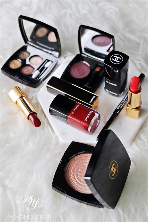 Review & Swatches: Les Ornaments de Chanel 